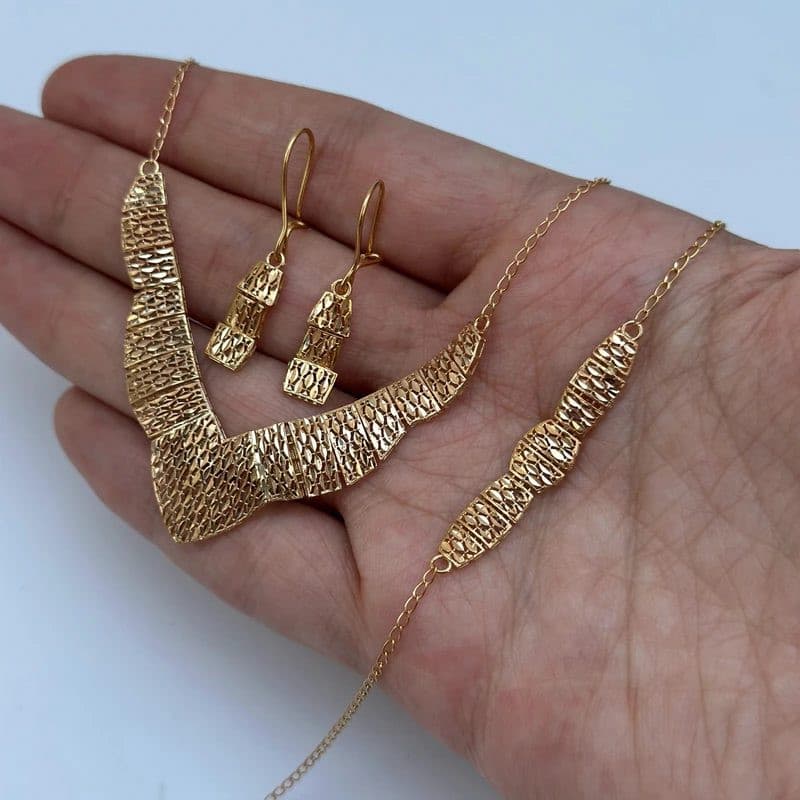 نیم ست طلا 18 عیار زنانه طلای کامک مدل تراش طرح لوزی — تصویر 2