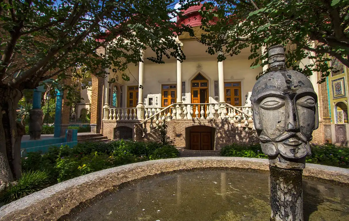۱۱. خانه موزه مقدم