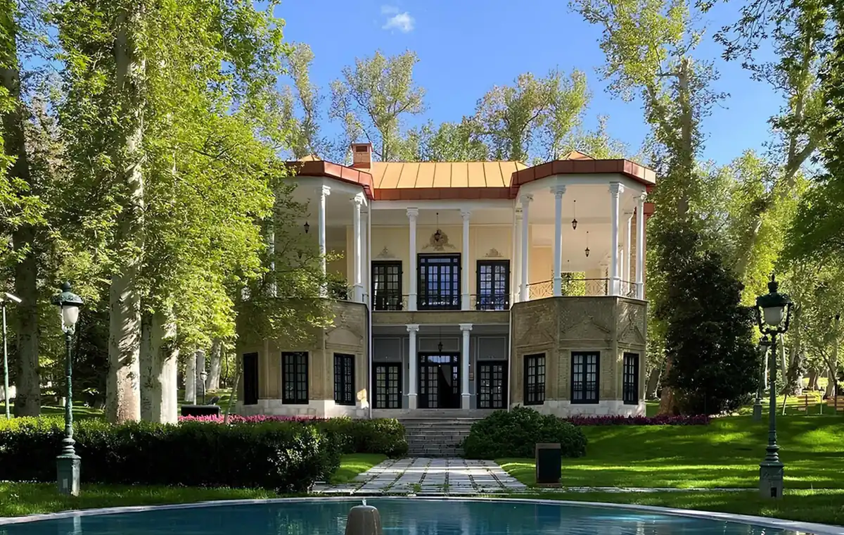 ۱۲. کاخ نیاوران